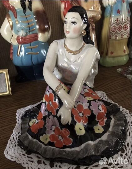 Статуэтки Японка, Цыганочка, волчата олимпийские