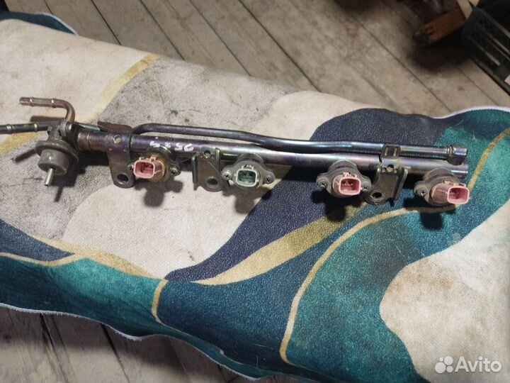 Рампа (топливная рейка) с форсунками Nissan cube