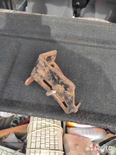 Планка крепления генератора с натяжителем ваз 2110