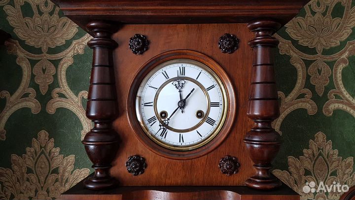 Антикварные настенные часы с боем