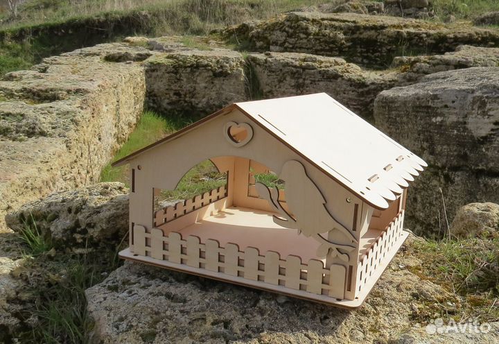 Кормушка для птиц из дерева
