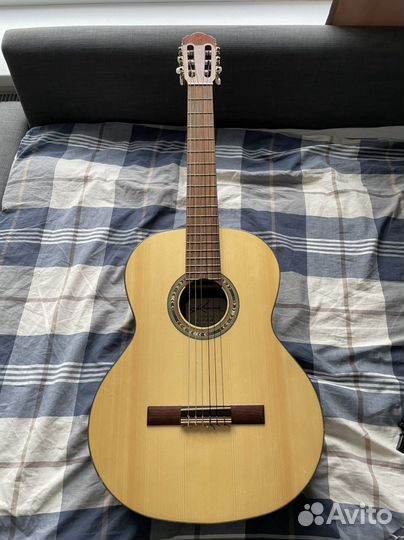 Классическая гитара Kremona