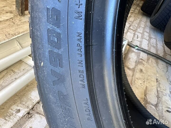 Yokohama BluEarth Winter V906 285/40 R21