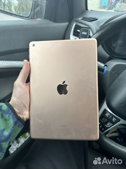 Планшет Apple iPad 7 32 Wi-FI