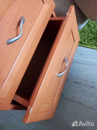 Тумбочка прикроватная