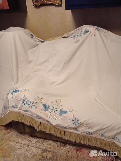 Трёхметровая скатерть с городецкой вышивкой