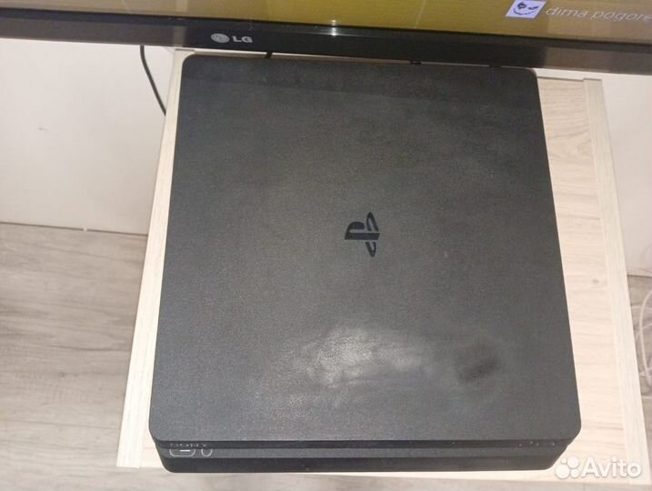 Игровая приставка ps4 slim с играми и 2 джостика