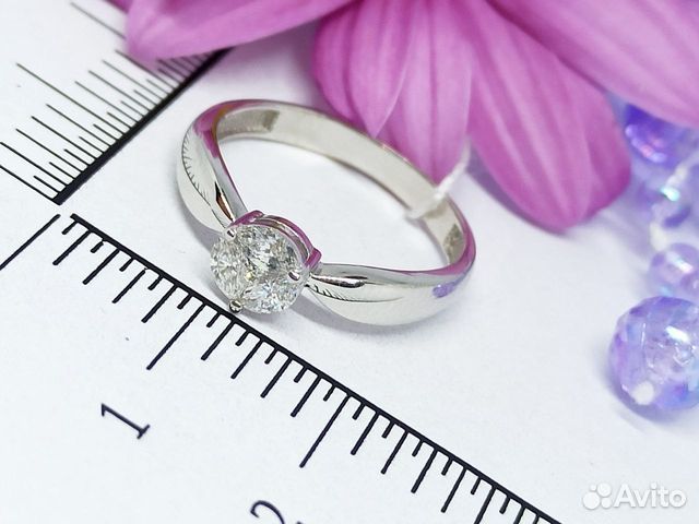 Кольцо с природным камнем Золото