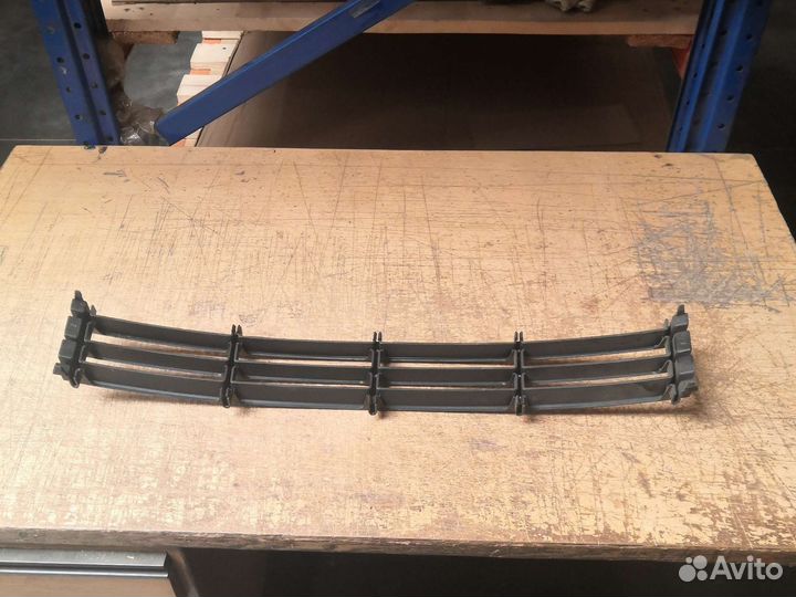 Решетка бампера skoda octavia 2 централ