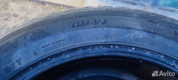 Bridgestone Blizzak DM-V2 225/55 R17 97