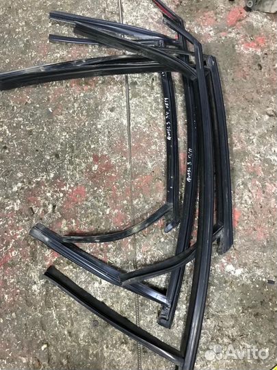 Уплотнитель стекла Ford Focus 3