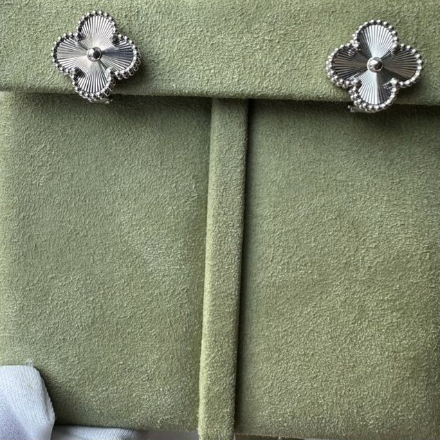 Van Cleef серьги гельоше белые