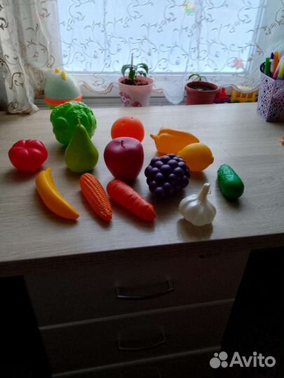 Корзина с фруктами