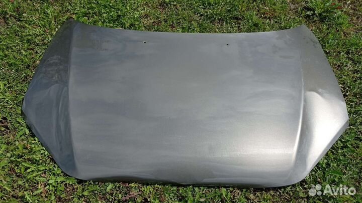 Капот на Гранту