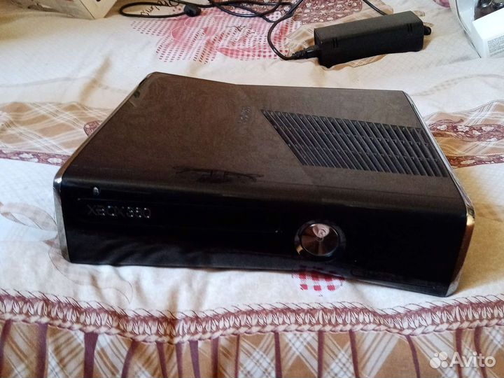 XBox360Slim 250Gb прошит Freboot и LT 3.0+ 40 игр