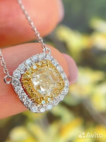 Золотая подвеска с желтым бриллиантам 1 карат