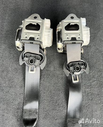 Передние ремни безопасности Volkswagen Touareg 3