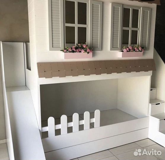 Детская двухъярусная кроватка домик