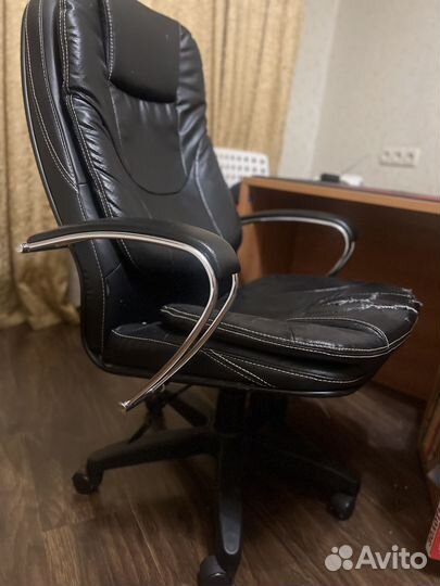 Офисное кресло