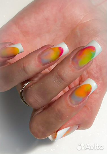 Маникюр, педикюр, наращивание ногтей