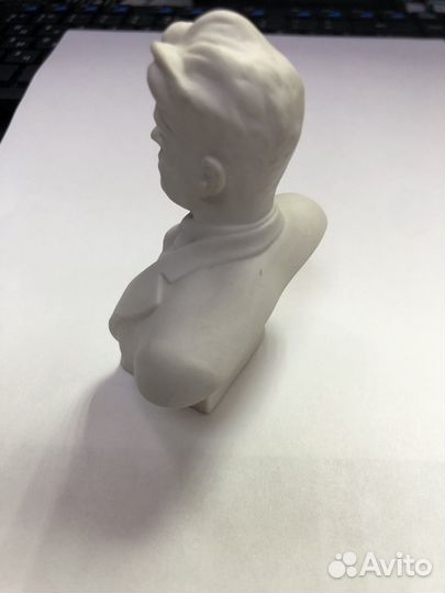 Бюст Маяковский