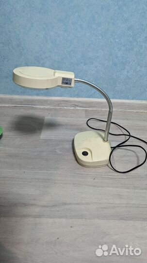 Лампа-лупа с подсветкой настольная