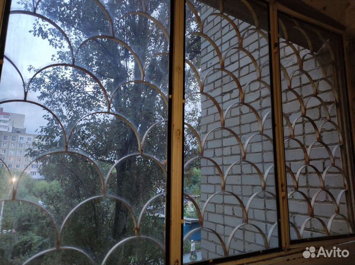 Парапет,металлическая лоджия