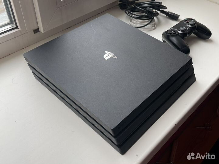 Sony PlayStation 4 Pro 1tb cuh-7208b