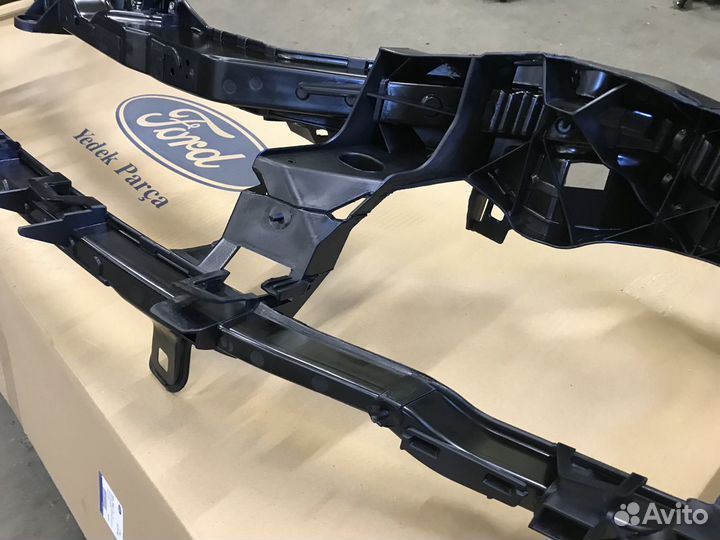 Передняя панель,телевизор Ford Focus 2