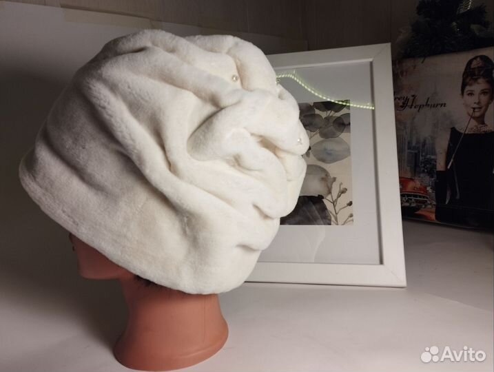 Шапка женская. Ручная работа