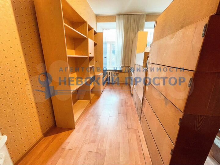 Доля в 4-к. квартире, 103,7 м², 1/7 эт.