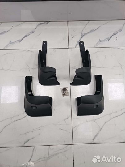 Комплект брызговиков Toyota Corolla E180