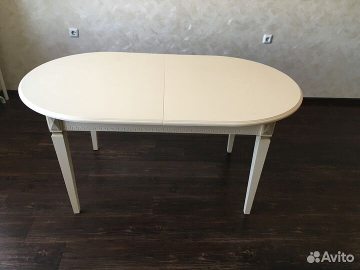 Продается стол для гостинной