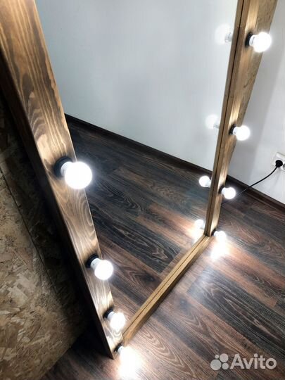 Гримерное зеркало с лампочками во весь рост