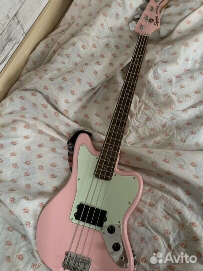 Бас гитара squier jaguar bass