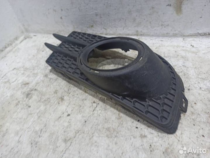 Накладка противотуманной фары правой