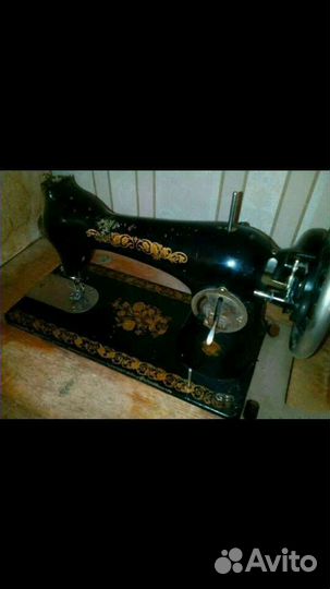 Швейная машинка ручная с тумбой Подольск