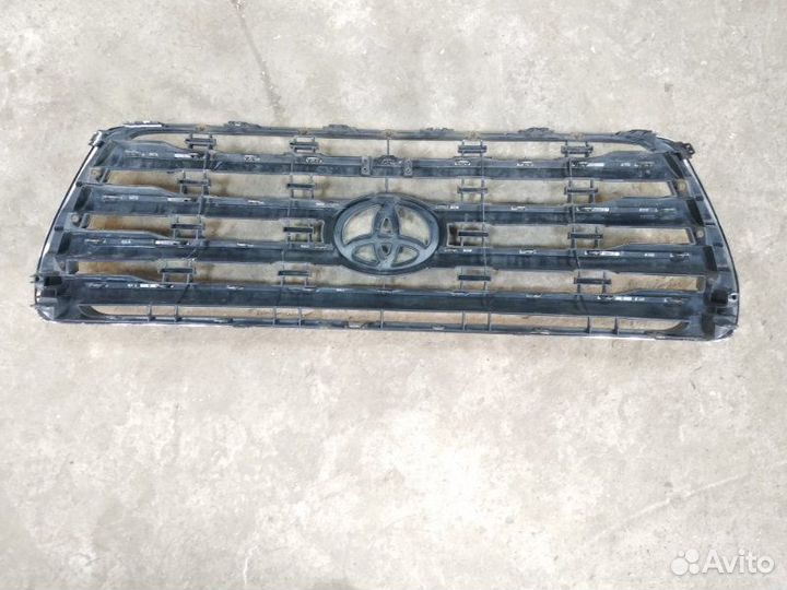 Решетка радиатора Toyota Land Cruiser 200 2008+