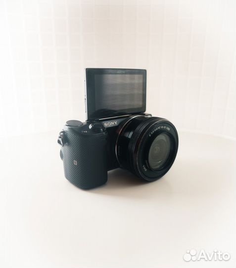 Sony NEX 5T + 16-50mm / 3.5-5.6