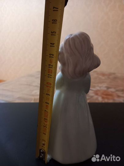 Статуэтка фарфоровая 