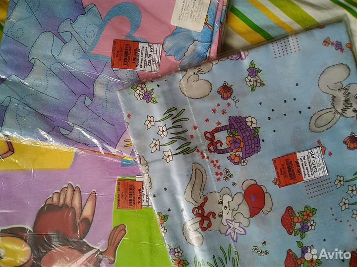 Простынь 120 *60, разных цветов. И подушка в крова