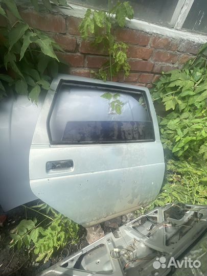 Задняя дверь ваз 2111