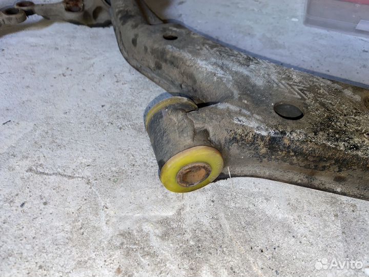 Рычаги пердение нижние пара Nissan Wingroad Y11