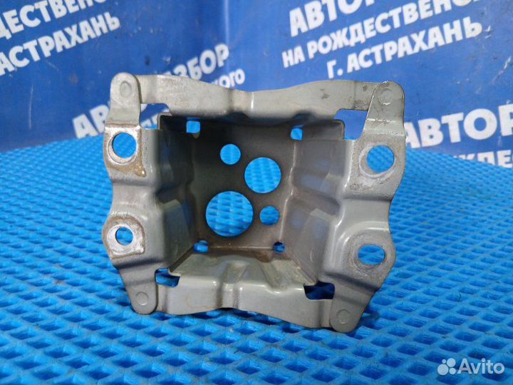 Кронштейн усилителя заднего бампера Toyota Mark X