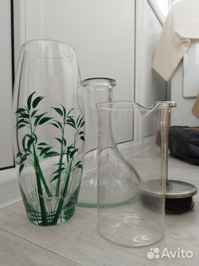 Стеклянные стаканы, вазы