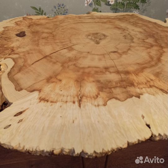 Журнальный столик из дерева