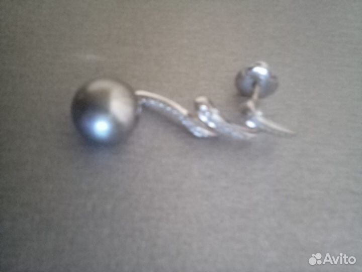 Золотые серьги с черным жемчугом и бриллиантами