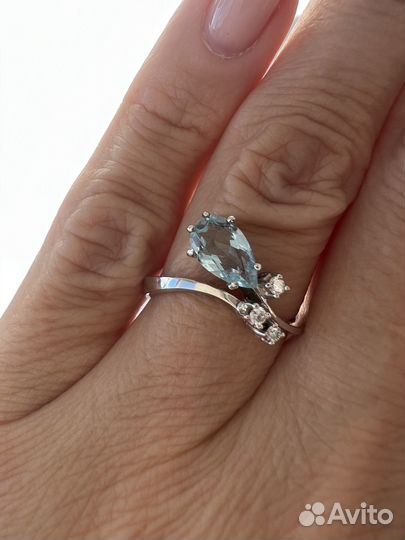 Золотое кольцо с аквамарином и бриллиантами 750 пр