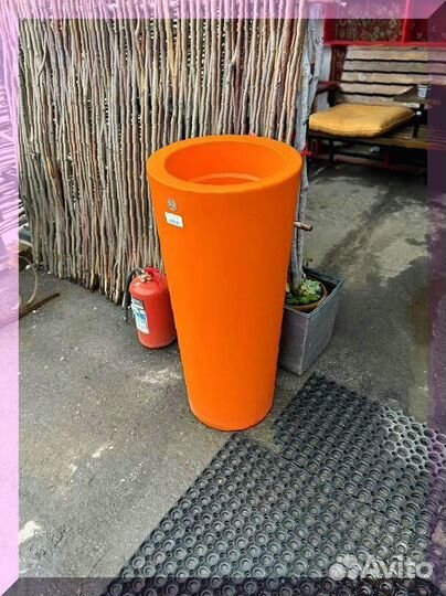 Кашпо уличное из пластика