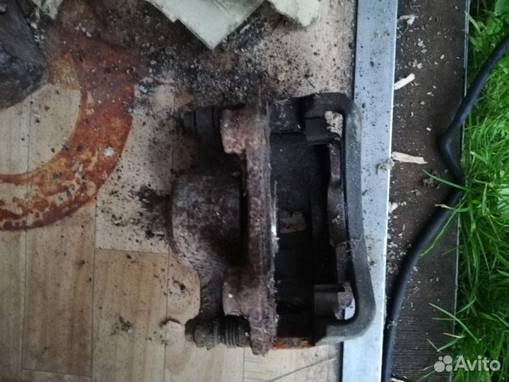 Тормозной суппорт Ниссан Альмера В10 пер4101195F0A